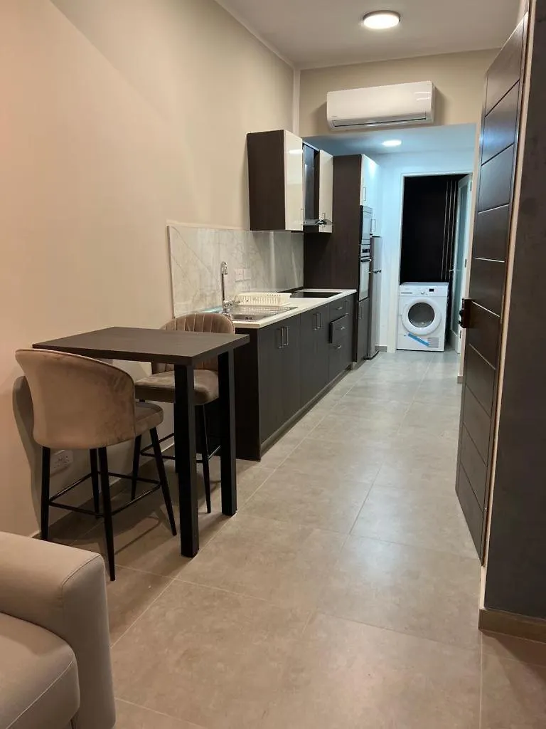 Stresa Court Apartments San Giuliano